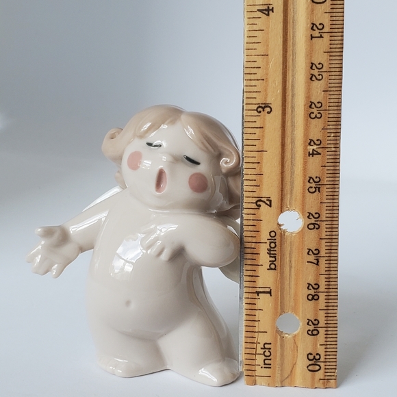 ✨️HOST PICK✨ Nao by Lladro Cheeky Cherub “Sing Song O Sole Mio" Daisa 2003 - Picture 8 of 9